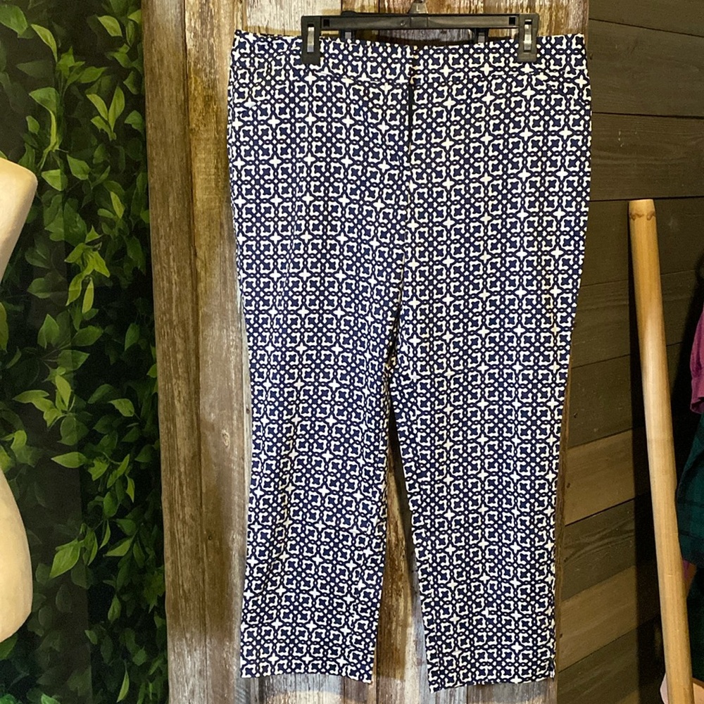 Laundry by Shelli Segal inkblot and black Capri pants Comes with extra button!